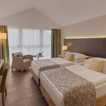 Holl Hotell 3*
