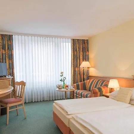 Hotell Holl 3*