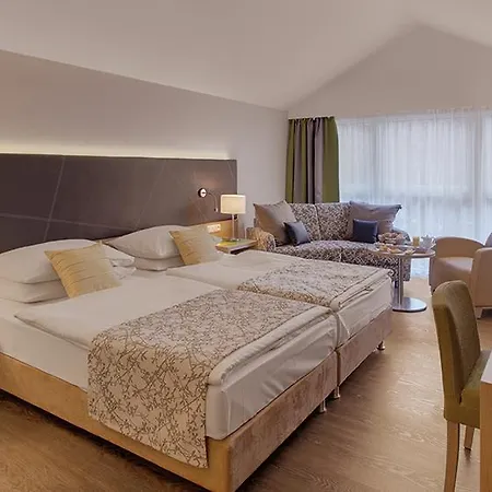 Holl Hotel 3*
